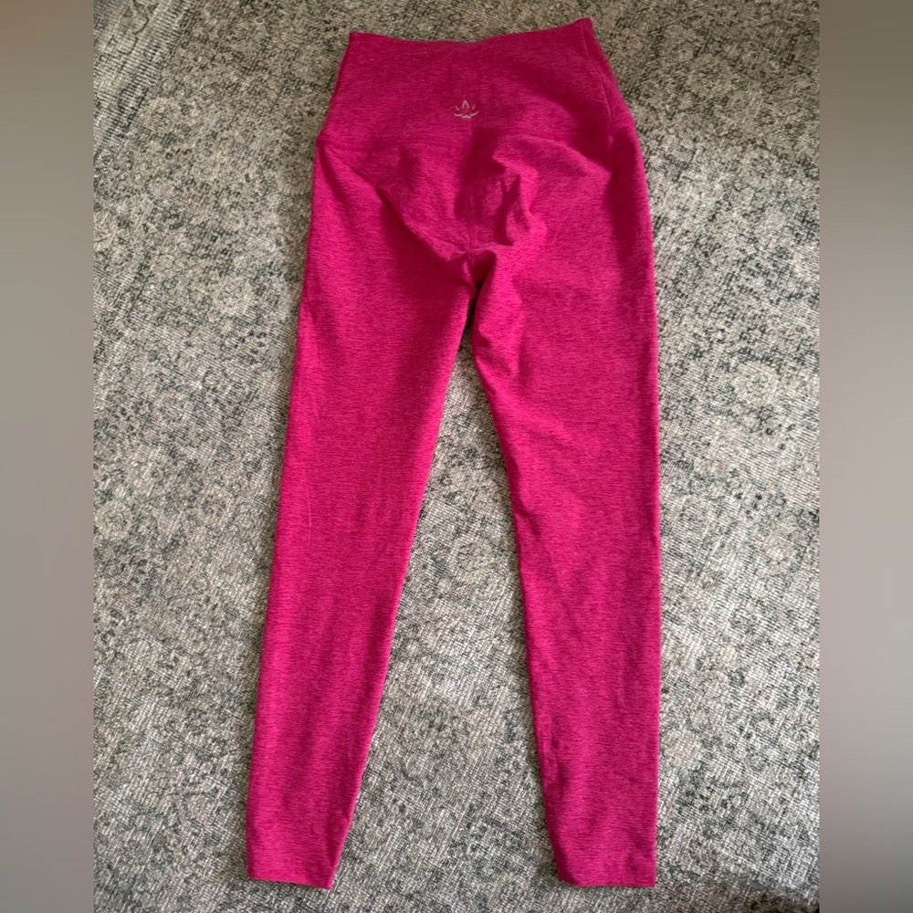 Beyond Yoga Caught in the Midi High Waist Leggings in Vivid Pink Heather | small